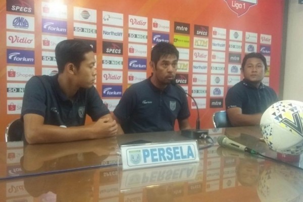 Nil Kebingungan, Dua Bek Persela Dibalut Cedera saat Hadapi Persebaya