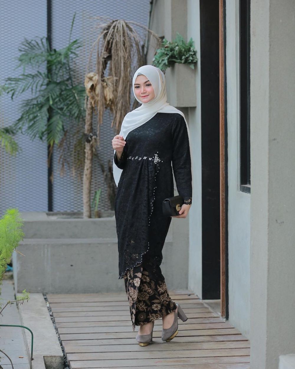 Ide Kebaya dengan Hijab  Devi Silla Warna  Warna  Pastel 