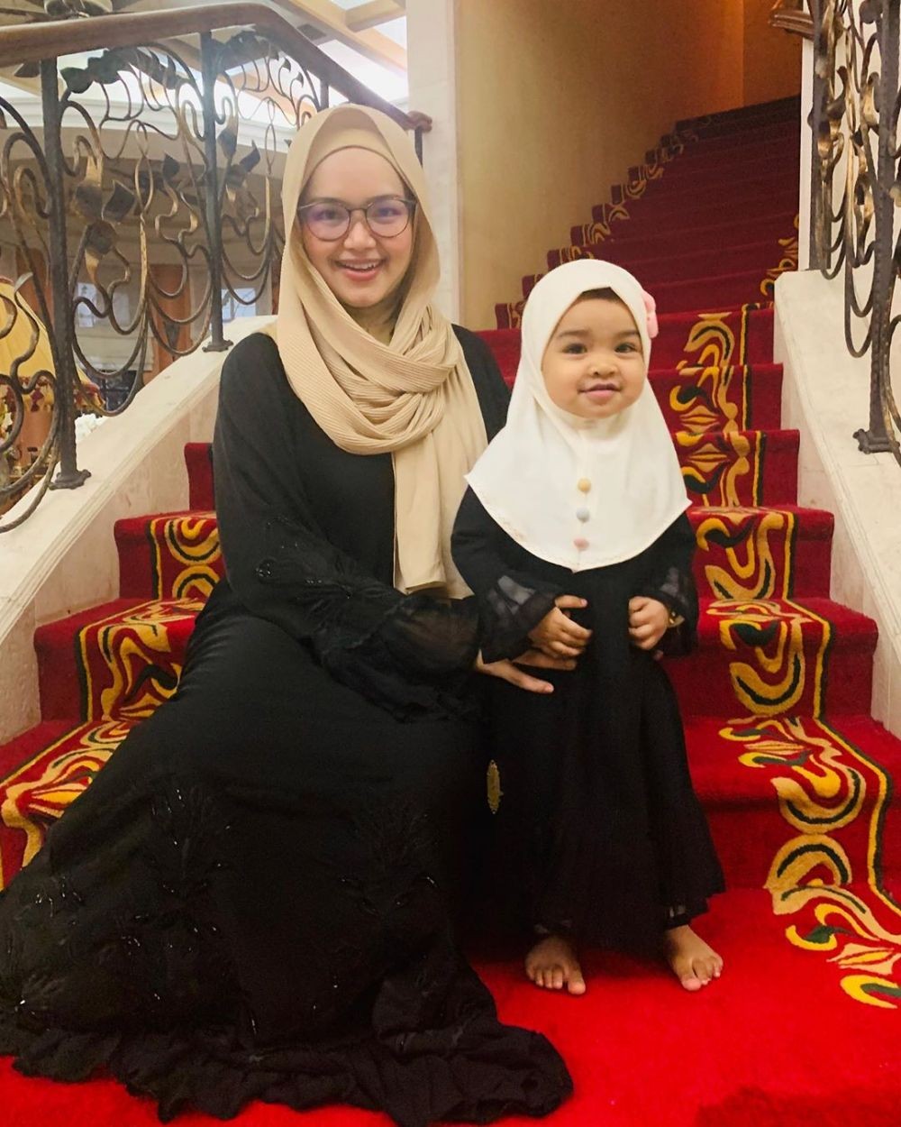 Ingat Siti Nurhaliza? Ini 10 Potret Terbarunya dengan Sang Buah Hati