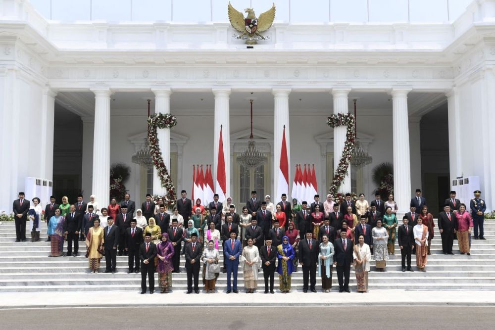 10 Potret Gista Putri yang Curi Perhatian di Pelantikan Kabinet Jokowi