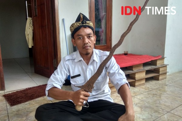 Pencari Ikan Temukan Teko Emas, Kapak dan Keris di Sungai Cisadane