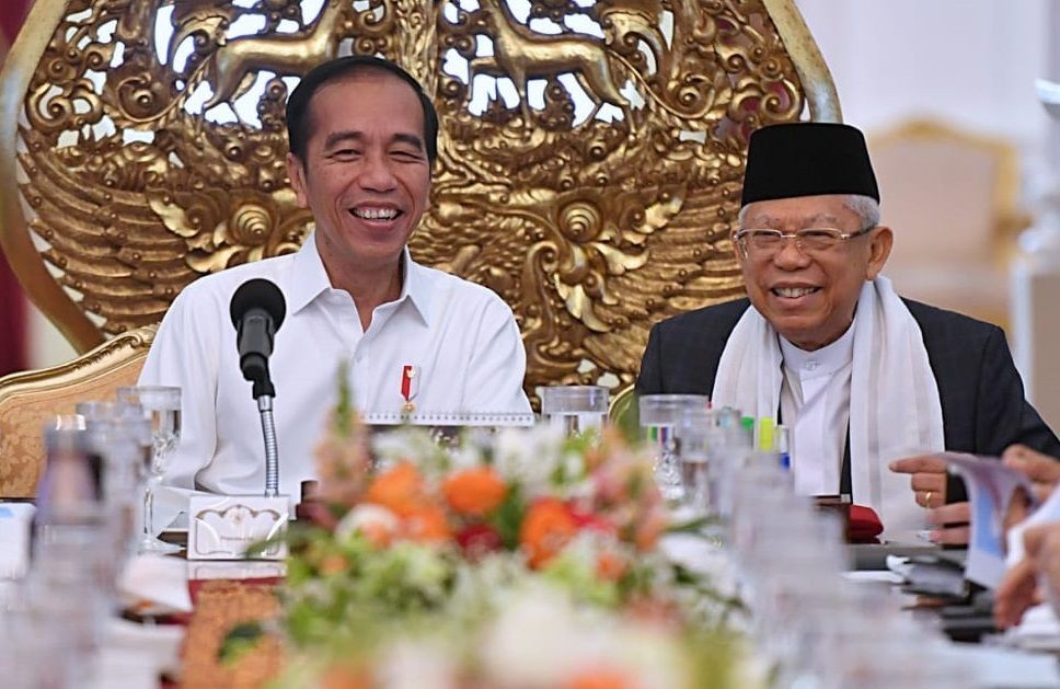 [FOTO] Tawa Jokowi-Ma'ruf Di Sidang Perdana Kabinet Indonesia Maju