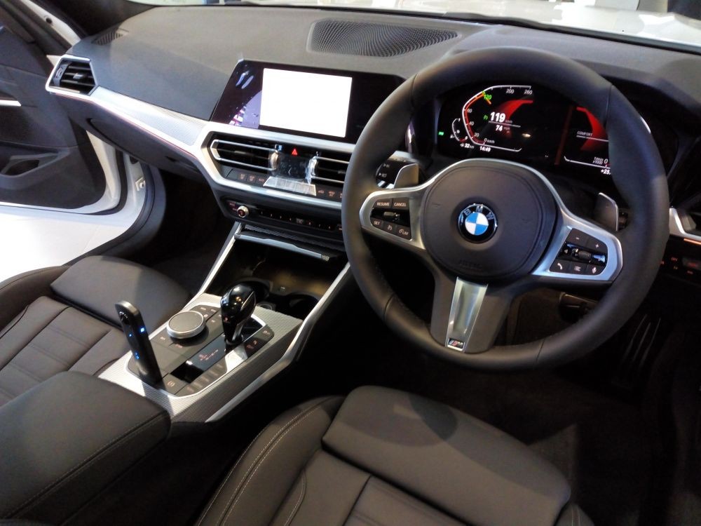 Mengaspal di Medan, Ini Harga & Kelebihan AII-New BMW 330i M Sport
