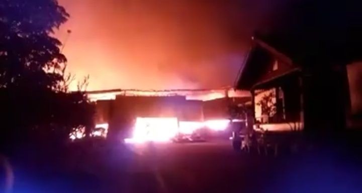 Pabrik Kayu di Lamongan Terbakar, Kerugian Ditaksir hingga Rp5 Miliar 