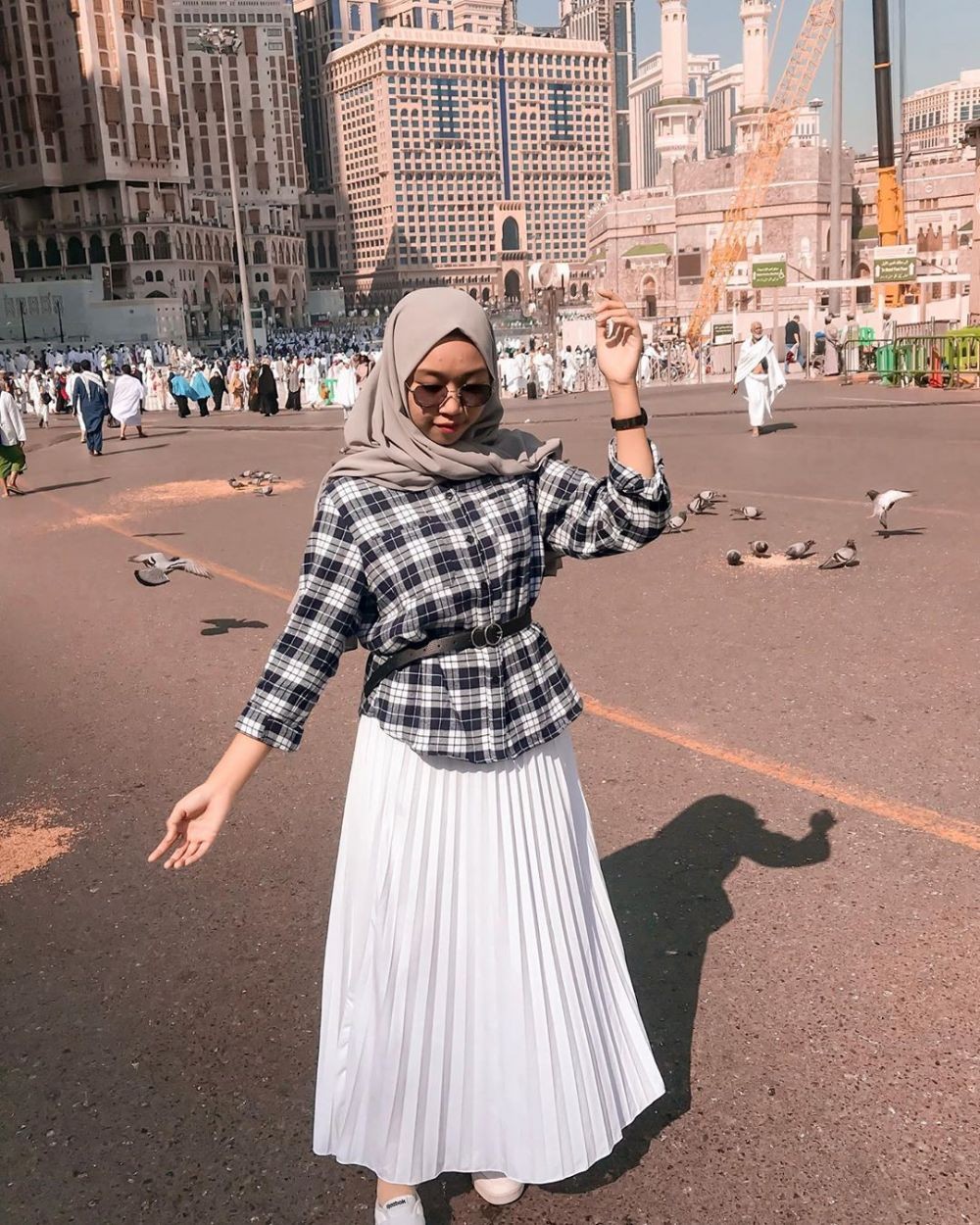 10 Inspirasi Style Hijab  dengan Kemeja  untuk Hangout 