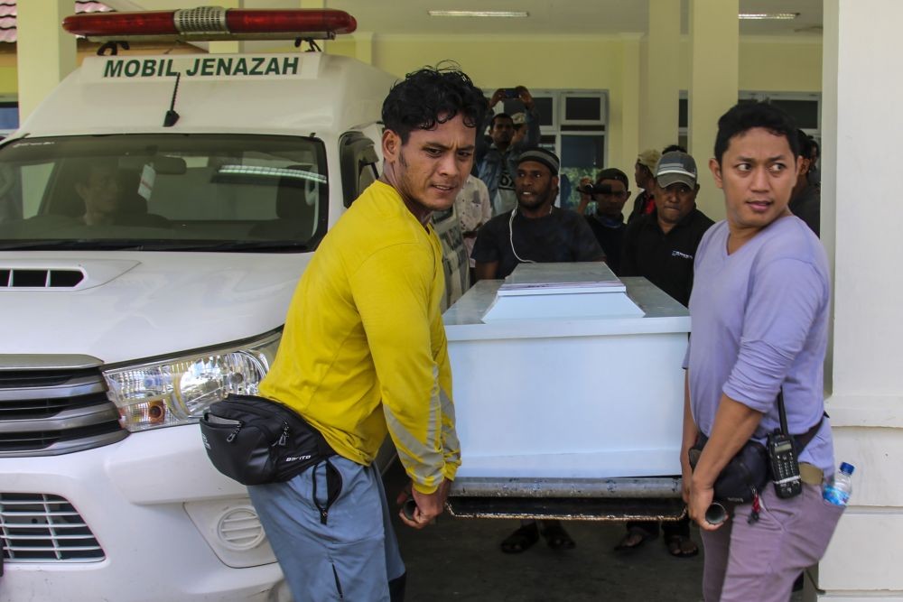 Bertolak dari Timika, Dua Jenazah Korban KKSB Diterbangkan ke Makassar