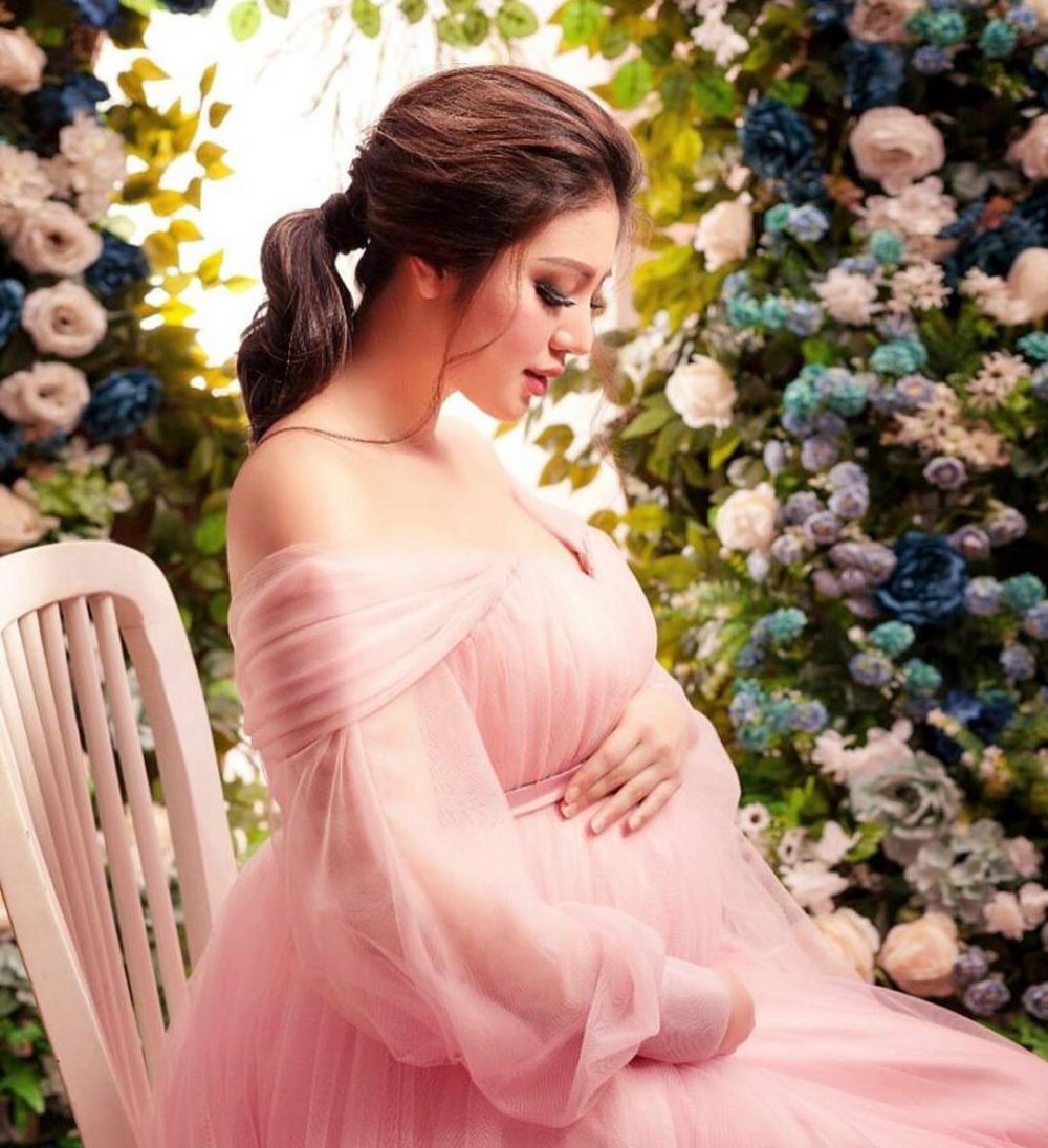 Baby Bumb, 10 Maternity Shoot Anggun ala Ariska Putri Pertiwi