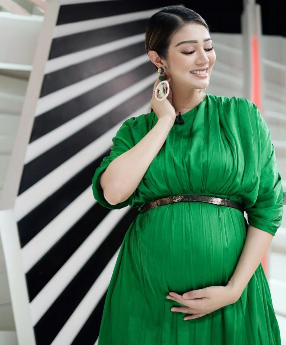 Baby Bumb, 10 Maternity Shoot Anggun ala Ariska Putri Pertiwi