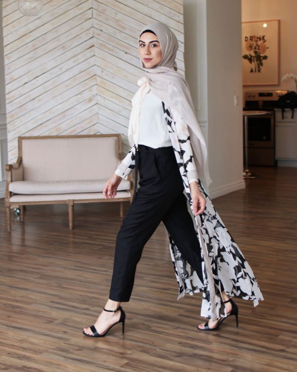 10 Mix and Match Outfit Motif untuk Hijabers Tanpa Terlihat Norak