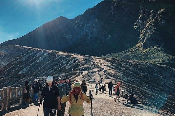 Pendaki Kawah Ijen Bakal Dilindungi Jaminan Asuransi Jiwa