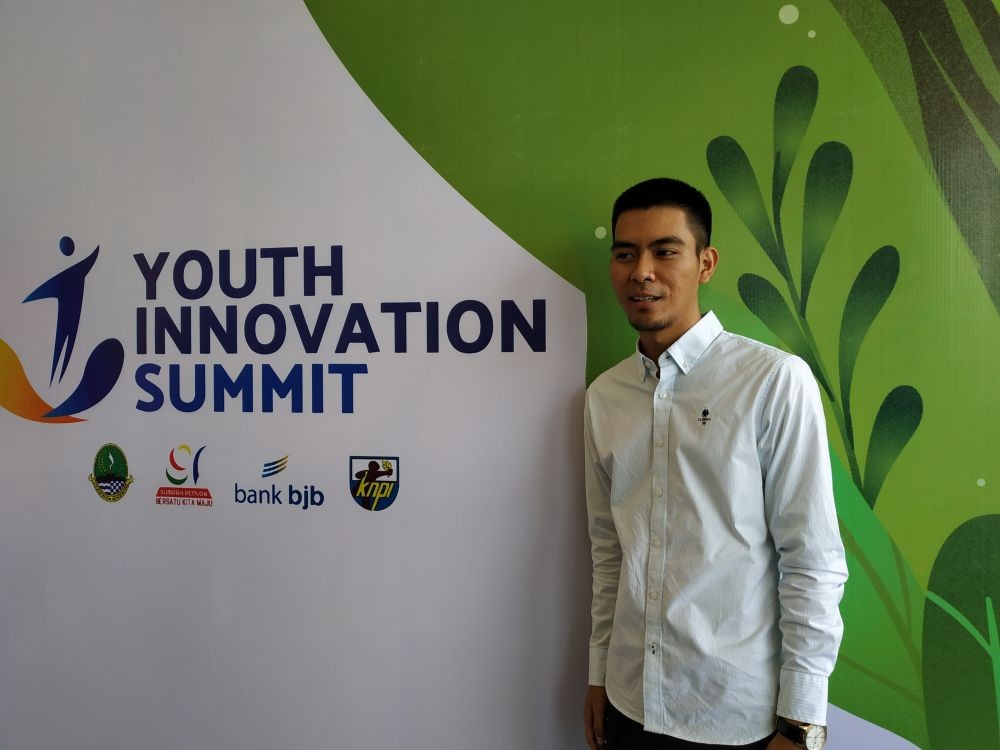 Seperti Jokowi, Ridwan Kamil Bagi-bagi Sepeda di Acara Sumpah Pemuda