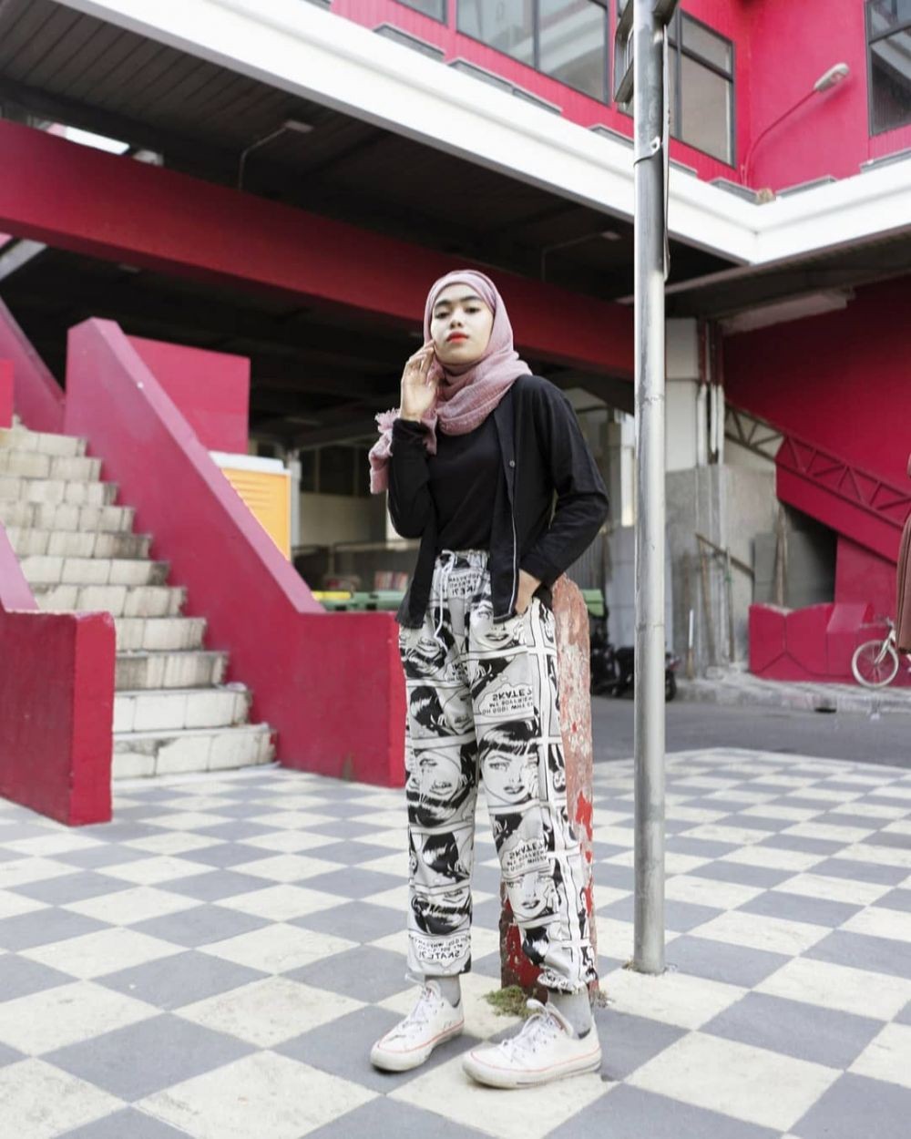 10 Mix and Match Outfit Motif untuk Hijabers Tanpa Terlihat Norak