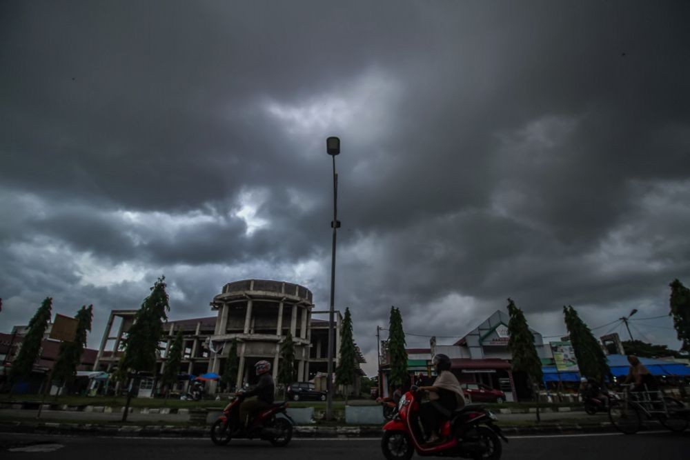 Peralihan Musim, Makassar Diguyur Hujan Lokal hingga Akhir November