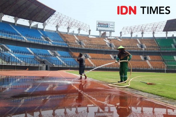 Bonek Rusuh dan Rusak Stadion GBT, Khofifah: Malu, Rek!