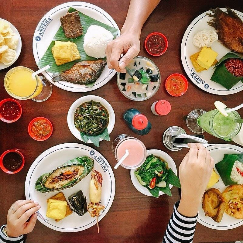 10 Rekomendasi Rumah Makan Sunda di Bandung yang Murah dan Enak