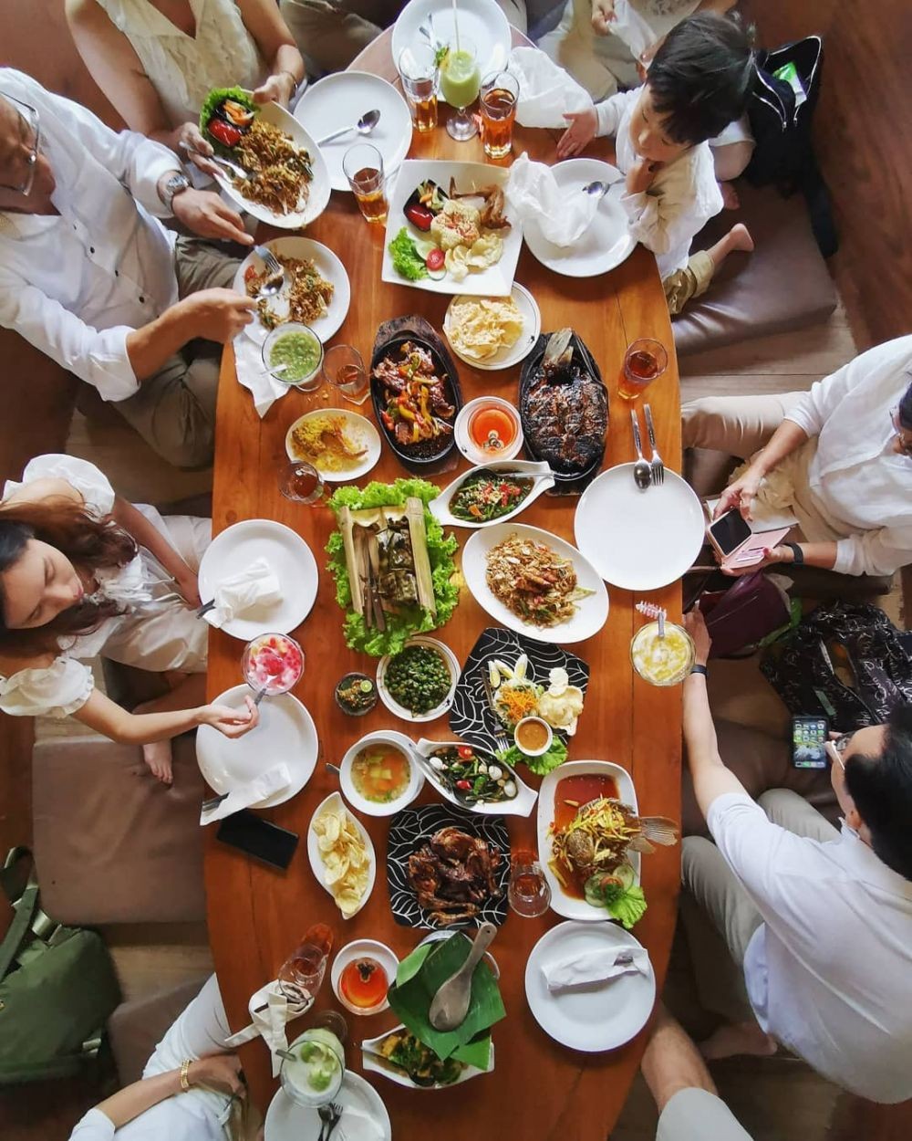 10 Rumah Makan Sunda di Bandung yang Enak