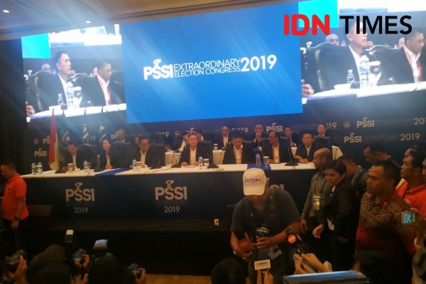Iwan Bule Singgung 2 Nama Pelatih Asing, Simon McMenemy akan Lengser?
