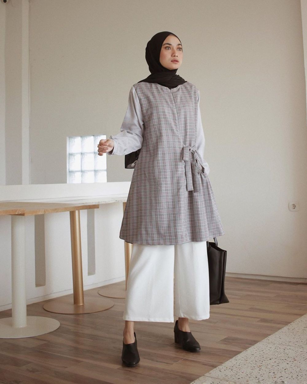 10 Inspirasi Style  Hijab  Tunik untuk Kondangan  Anggun Banget 