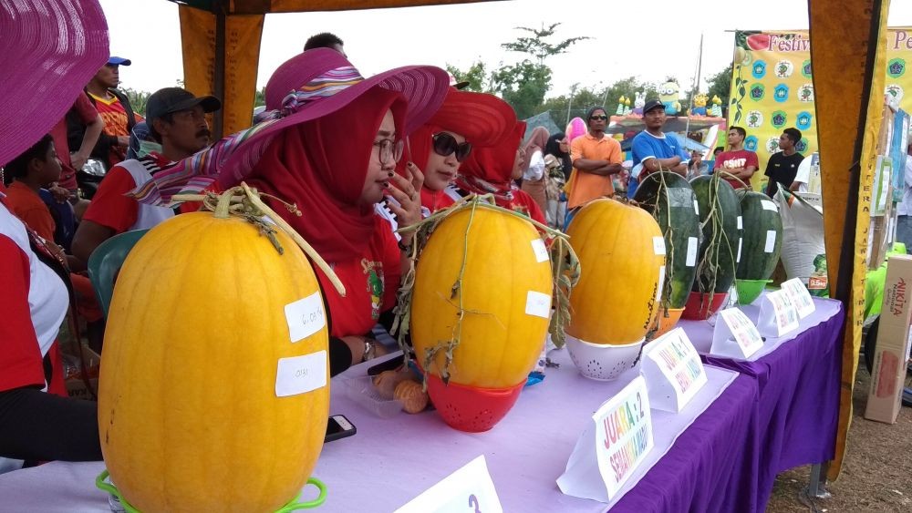 Pesta Buah di Lamongan, Pengunjung Rela Antre untuk Makan Sepuasnya