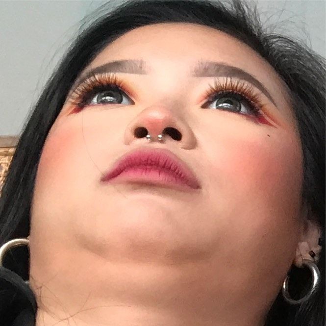 Kocak & Gokil, Ini 10 Potret Cindercella Jadi Beauty Vlogger