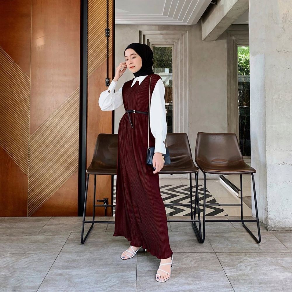 Berhijab ala Rizky Amelia, Cara Jitu Agar Kamu Tampil Lebih Muda