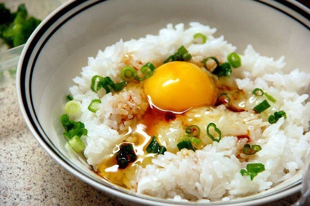 Makan Telur Mentah, Apakah Sehat dan Aman? Ini Penjelasan Medisnya!