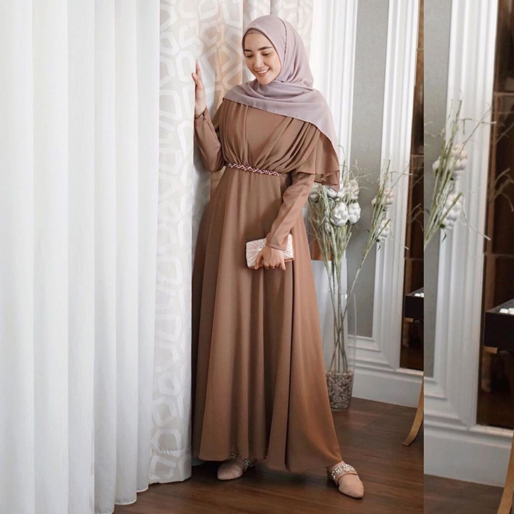 10 Gaya Kondangan dengan Hijab ala Erica Putri