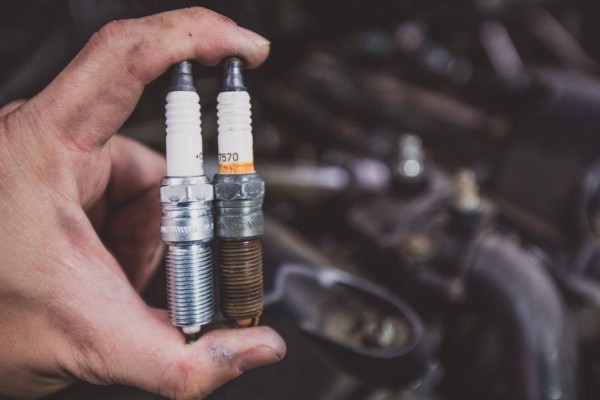 Step by Step Mengganti Busi Motor