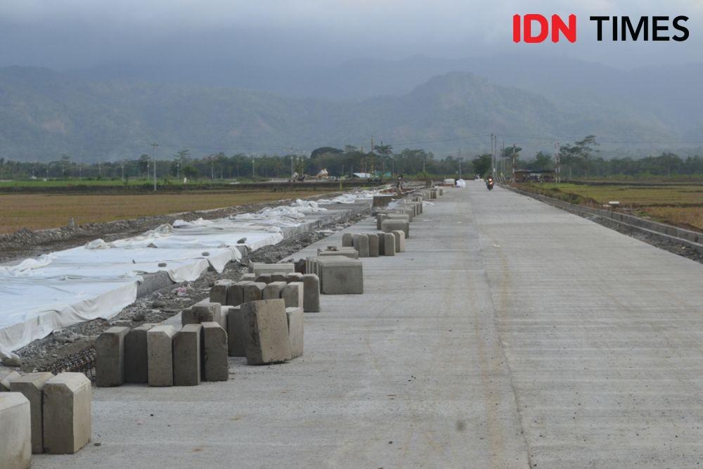 Pengerjaan Jalan Menuju Bandara Jenderal Soedirman Dikebut