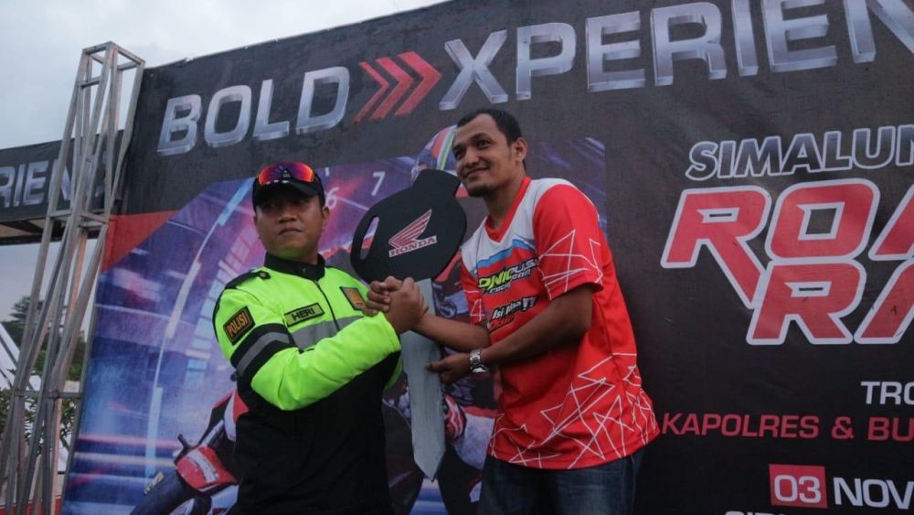 Reza Pahlevi dan Fadil Muharam Juara Umum Simalungun Road Race 2019