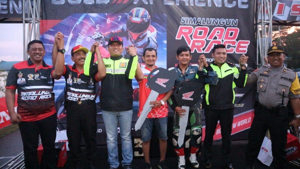 Reza Pahlevi dan Fadil Muharam Juara Umum Simalungun Road Race 2019