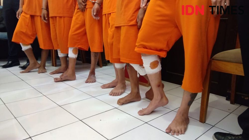 Polisi Bandung Ringkus Enam Pelaku Pencurian Uang Bermodus Gembos Ban