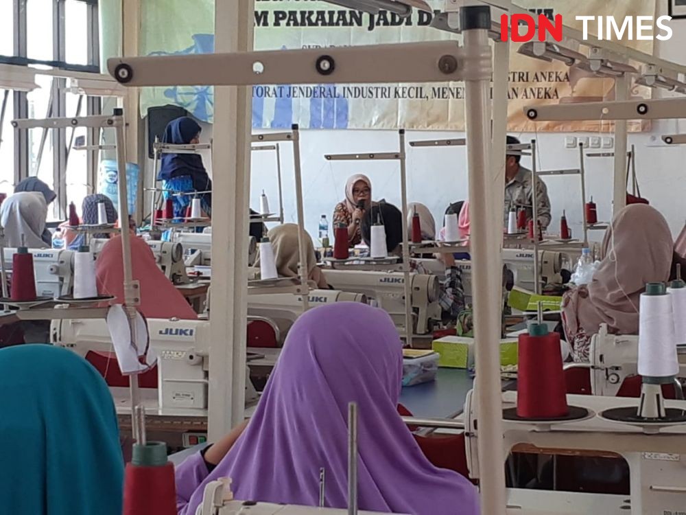 Terpukau Hasil UMKM Lampung, Menko Luhut Ajak Cintai Produk Lokal