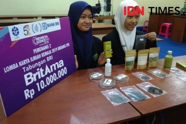 Siswa Kudus Buat Kemasan Makanan Ramah Lingkungan Dari Daun Mangrove