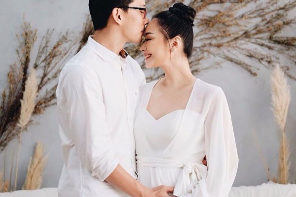 Gak Sabar Sambut Anak Pertama, 10 Potret Baby Bump Yuanita Christiani