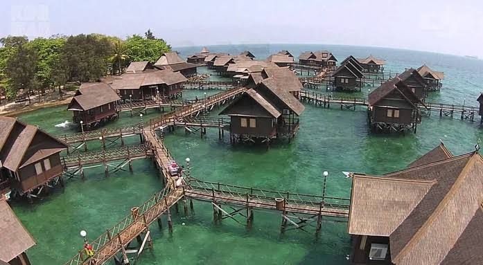 10 Penginapan Tepi Pantai Paling Indah di Indonesia, bak Surga Dunia!