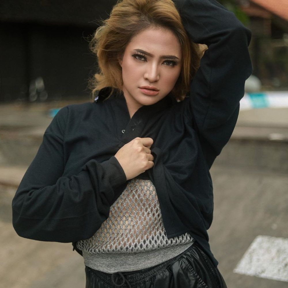 Pemotretan, 10 Pose Marshanda yang Cetar Hingga Edgy