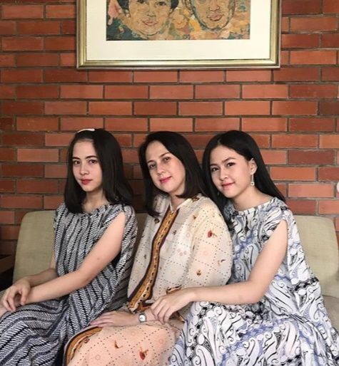 Kompak! 10 Potret Kedekatan Adhisty Zara Eks JKT 48 dengan Ibunda