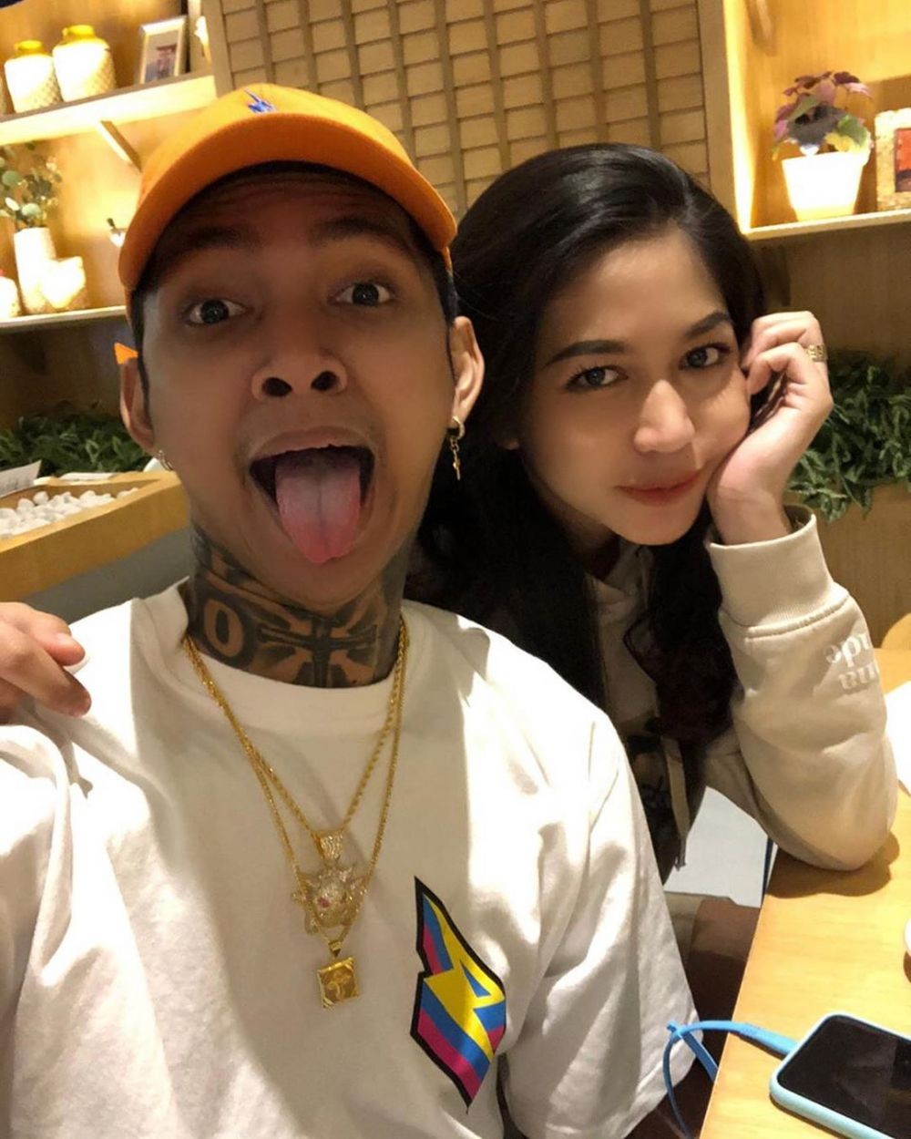 Menanti Kelahiran Anak Pertama, 10 Potret Manis Young Lex dan Istri