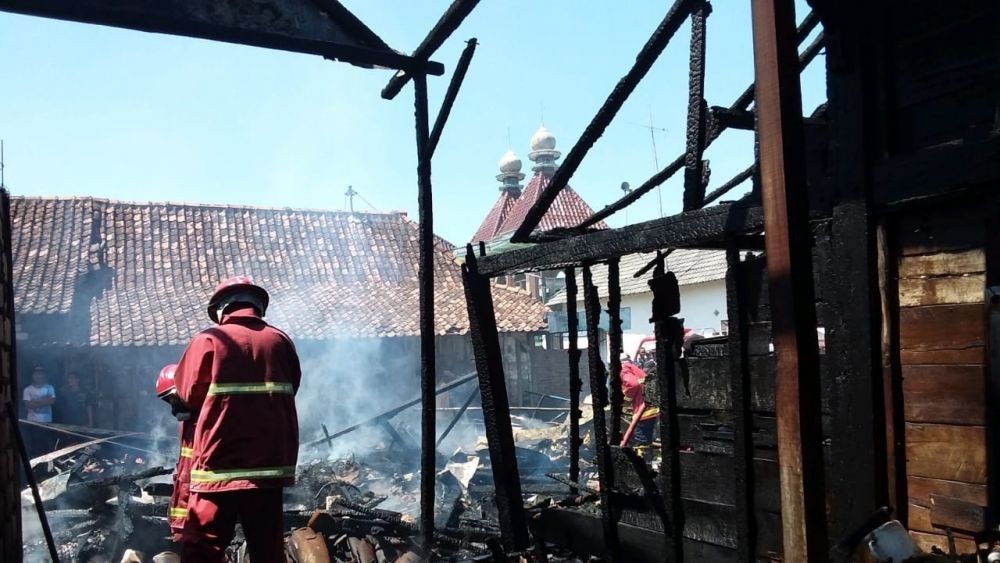 Korsleting Listrik, Tiga Rumah di Bojonegoro Hangus Terbakar  