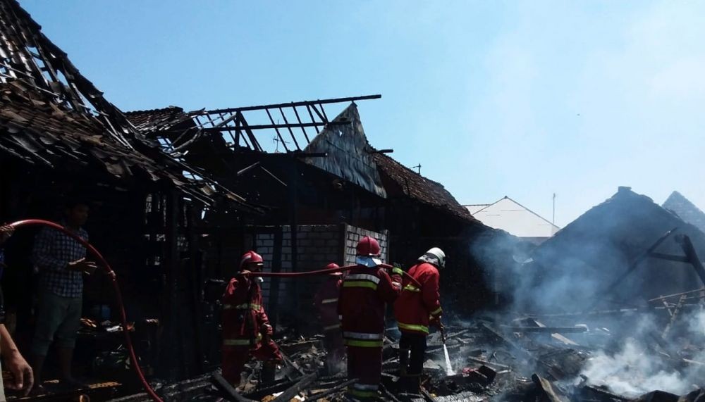 Korsleting Listrik, Tiga Rumah di Bojonegoro Hangus Terbakar  