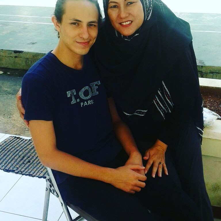 9 Potret Kedekatan Dylan Carr Bersama Keluarga Sebelum Kecelakaan