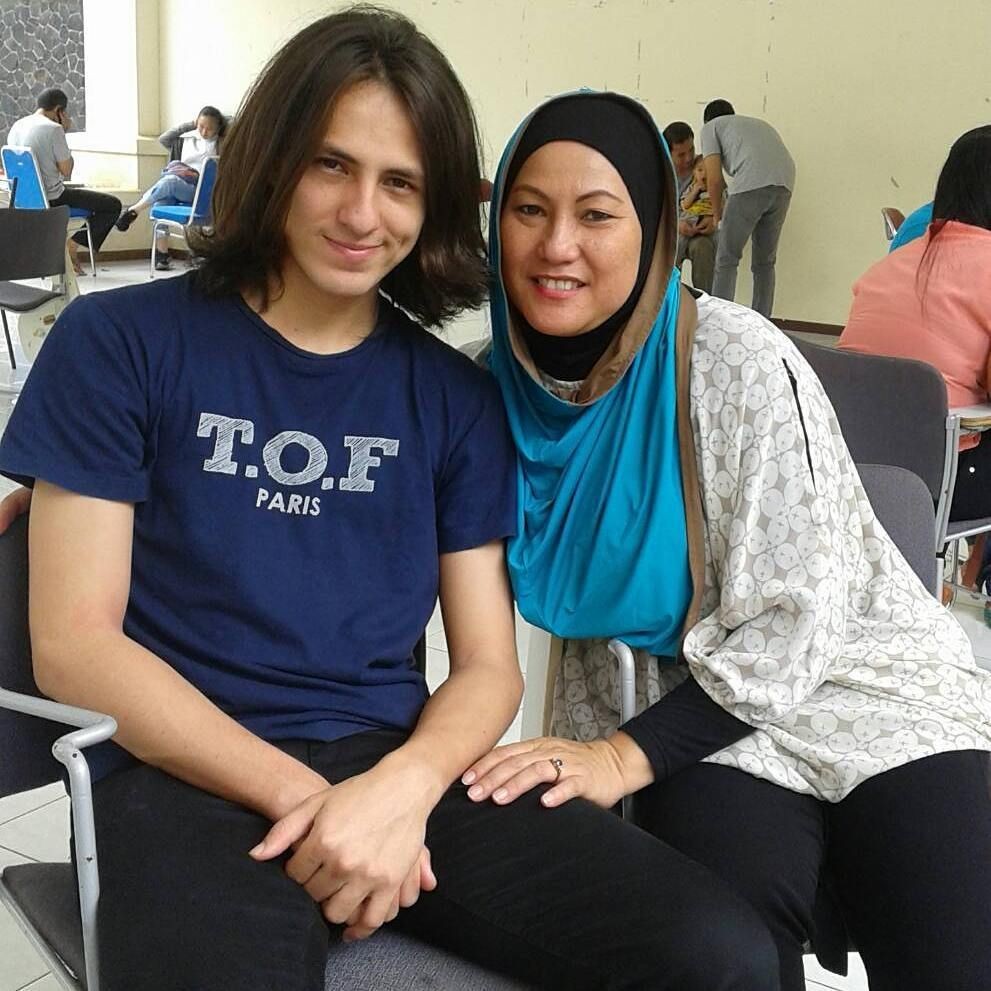 9 Potret Kedekatan Dylan Carr Bersama Keluarga Sebelum Kecelakaan