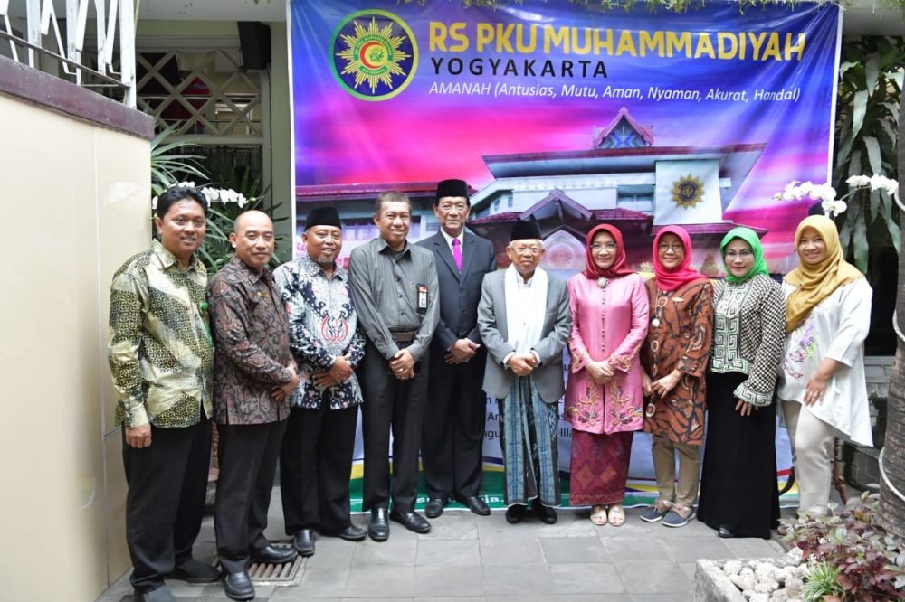 Ma'ruf Amin Tengok Waketum MUI di RS PKU Yogyakarta