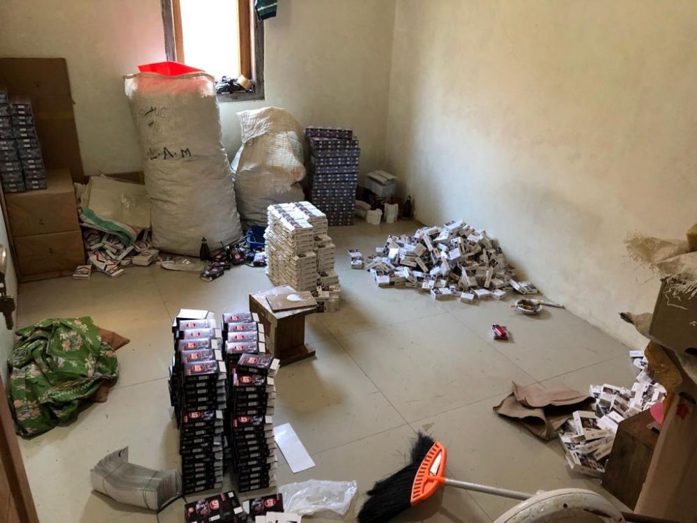 Bea Cukai Gerebek Empat Bangunan di Jepara, Ribuan Rokok Ilegal Disita