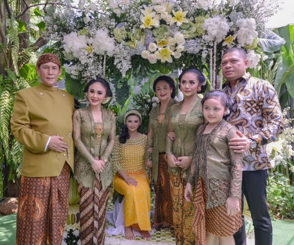 9 Potret Mesra KD dan Raul Lemos di Pengajian dan Siraman Sang Adik