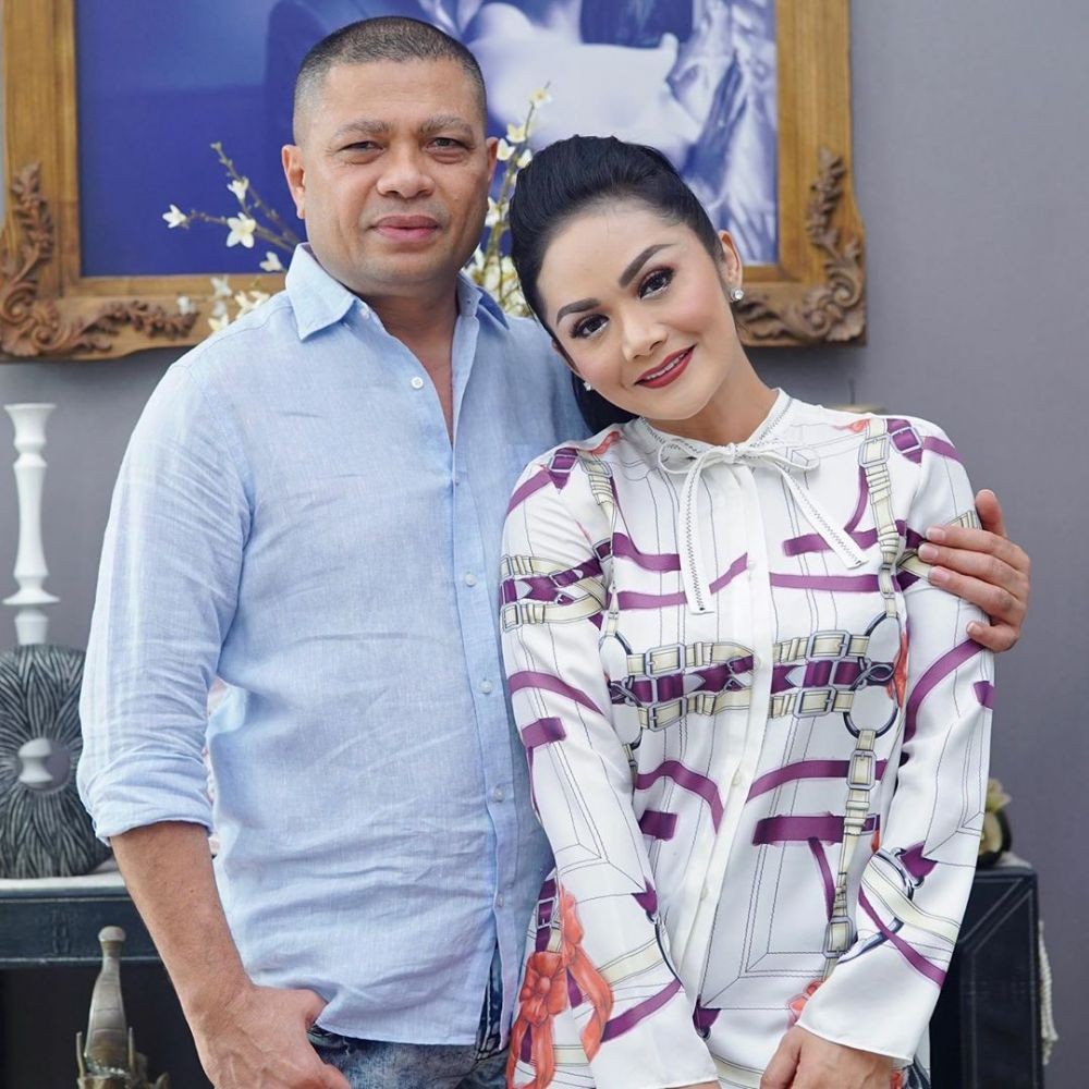9 Potret Mesra KD dan Raul Lemos di Pengajian dan Siraman Sang Adik