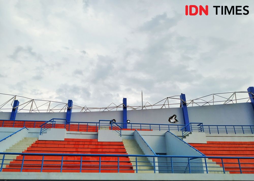 [FOTO] Melihat Stadion Arcamanik yang Porak Poranda karena Hujan Angin