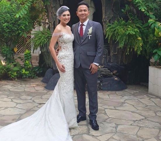 Resmi Jadi Suami Istri, 10 Potret Pernikahan Delon Idol dan Aida
