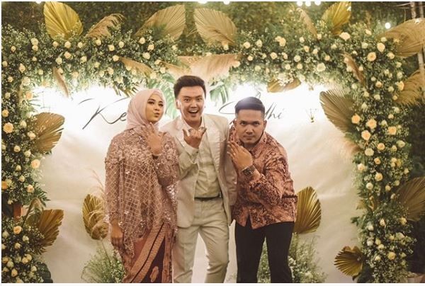 Mantap Nikah Muda, 10 Prosesi Pertunangan Kesha Ratuliu & Adhi Permana